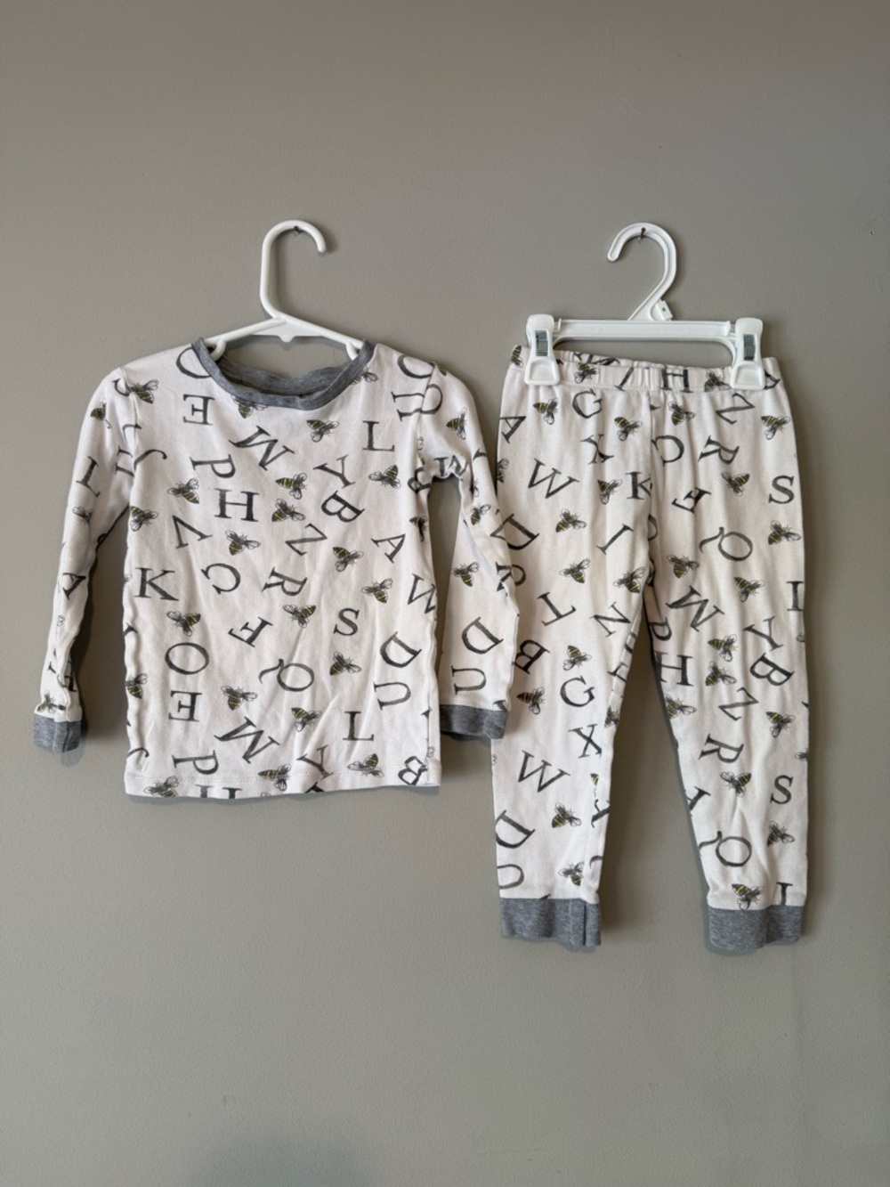 Burts Bees Alphabet Bee Long Sleeve Pajama Set - Gray Trim